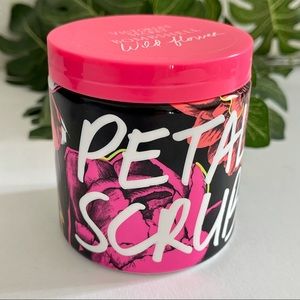 VS BOMBSHELL Wild Flower Petal Scrub
